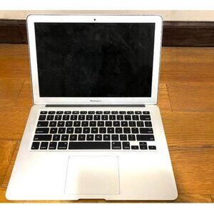 Macbook Air 13.3" Laptop - Intel Core i5 with 4GB Memory - 128GB SSD - Silver